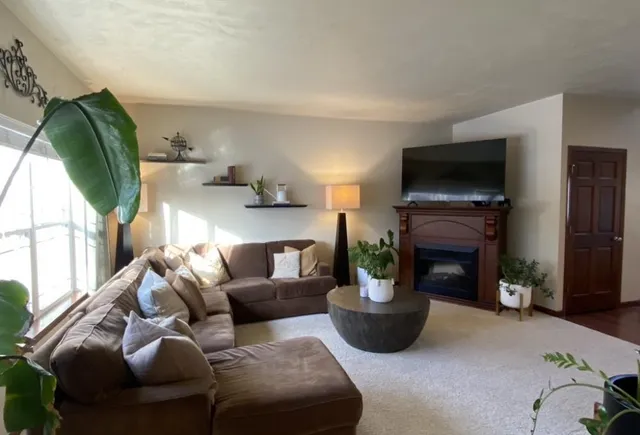 $335,000 | 1713 Oak Hollow Lane, Neenah, WI 54956