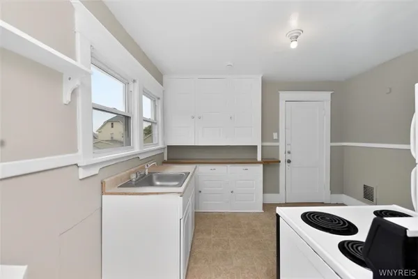 $1,100 | 2463 South Avenue, Niagara Falls, NY 14305