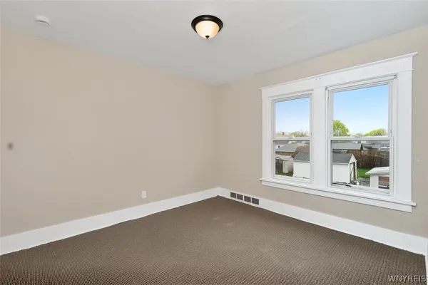 $1,100 | 2463 South Avenue, Niagara Falls, NY 14305