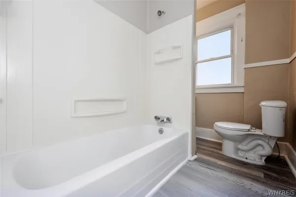 $1,100 | 2463 South Avenue, Niagara Falls, NY 14305