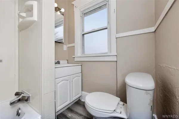 $1,100 | 2463 South Avenue, Niagara Falls, NY 14305