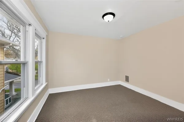 $1,100 | 2463 South Avenue, Niagara Falls, NY 14305