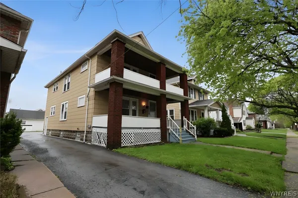 $1,100 | 2463 South Avenue, Niagara Falls, NY 14305
