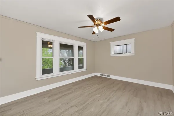 $1,100 | 2463 South Avenue, Niagara Falls, NY 14305