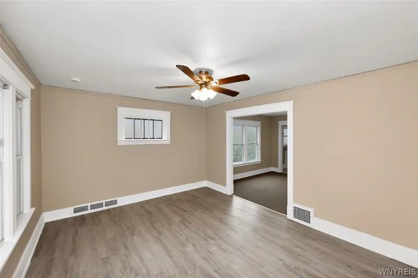 $1,100 | 2463 South Avenue, Niagara Falls, NY 14305