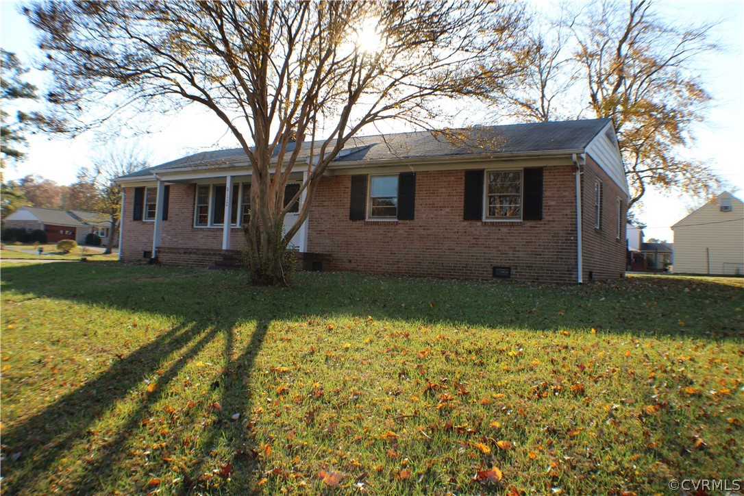 8132 Concho Road North Chesterfield, VA 23237 - Photo 4 of 32 a front view of a house with garden