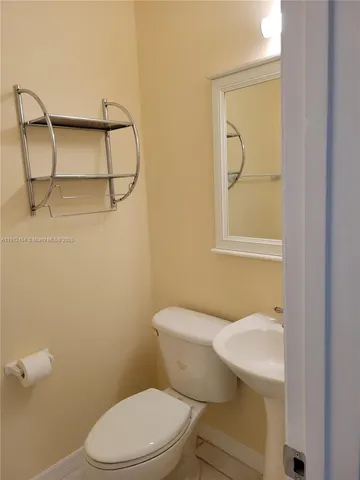 a view of empty room with window