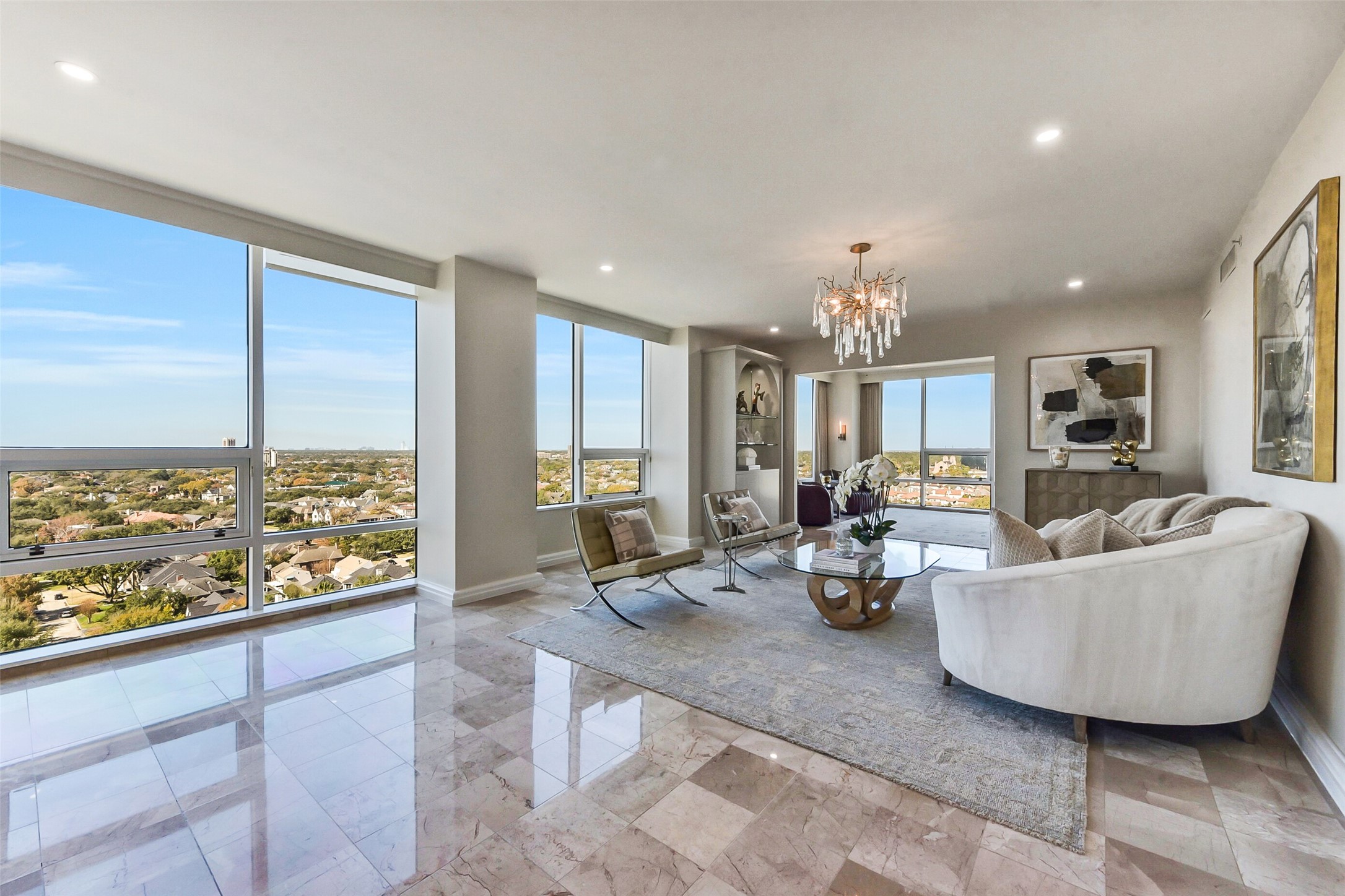 5100 San Felipe Street, Unit 164 Houston, TX 77056 - Photo 12 of 30 a living room with furniture and a large window