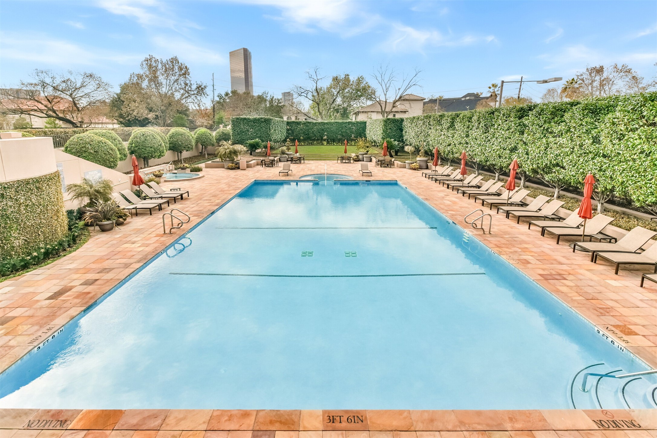 5100 San Felipe Street, Unit 164 Houston, TX 77056 - Photo 28 of 30 a view of a swimming pool with a lounge chairs