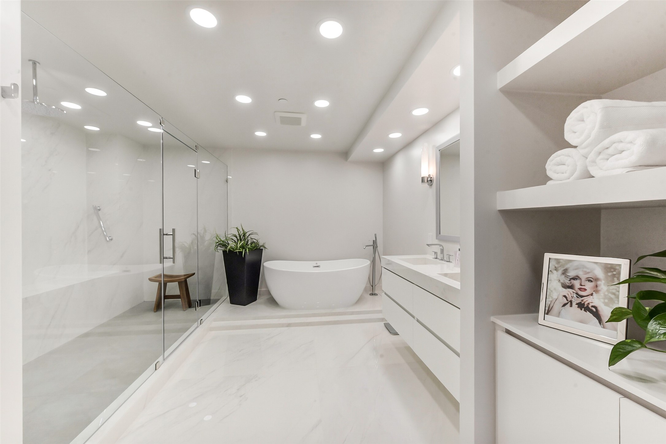 5100 San Felipe Street, Unit 164 Houston, TX 77056 - Photo 4 of 30 a bathroom with a tub a sink and a window