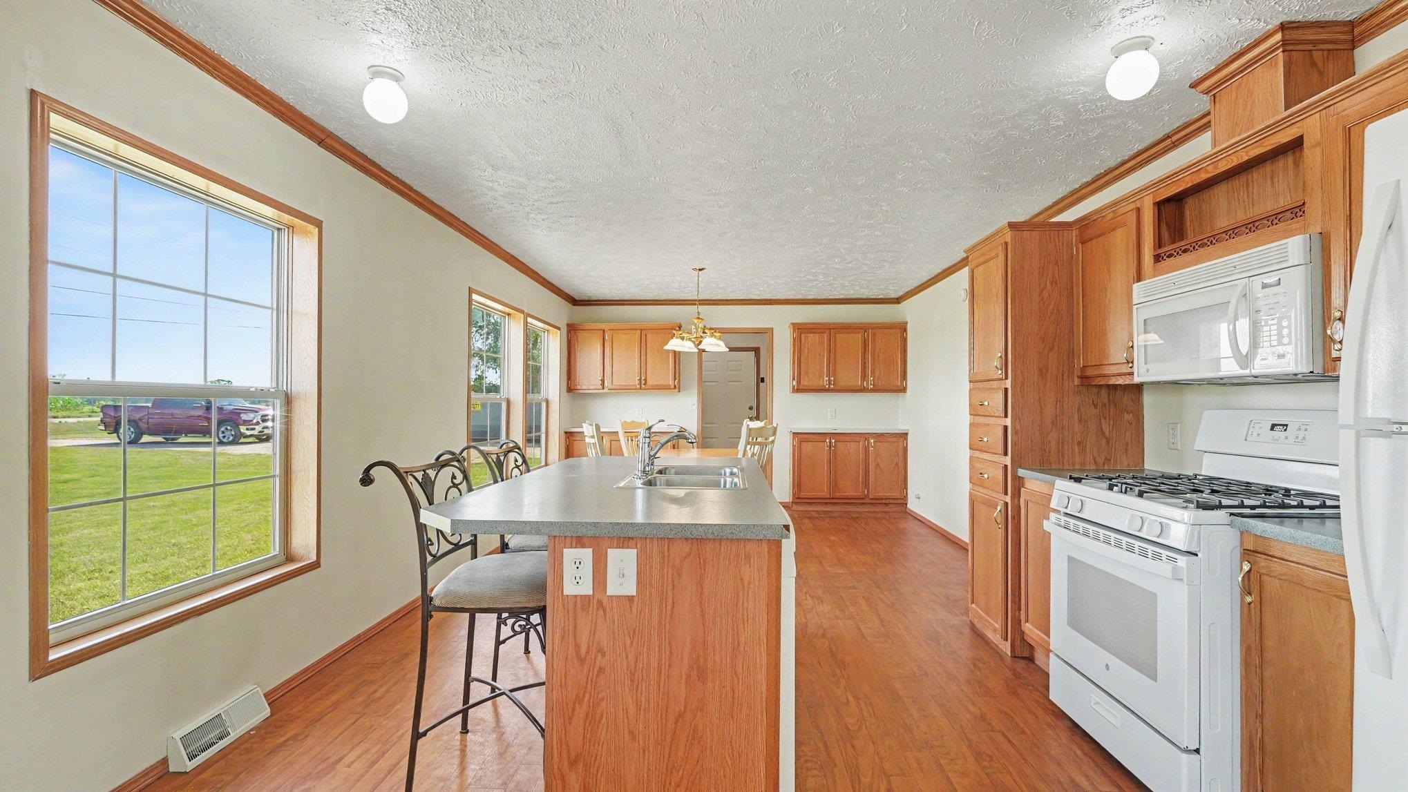 3895 West Broomfield Road Mount Pleasant, MI 48858 - Photo 5 of 34