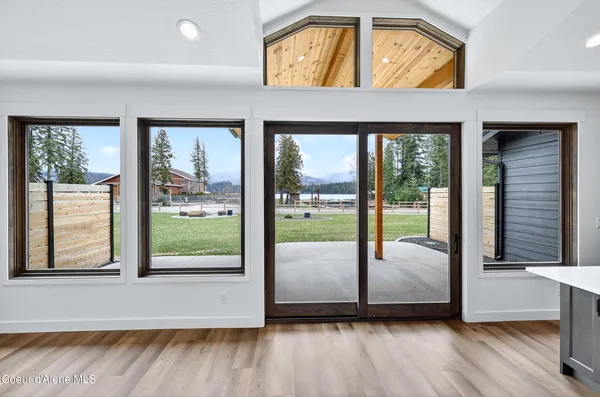 $925,000 | 33 Rebecca Lane, Nordman, ID 83848