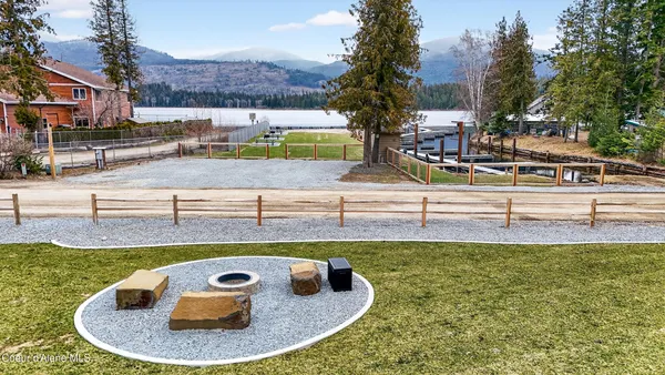 $925,000 | 33 Rebecca Lane, Nordman, ID 83848