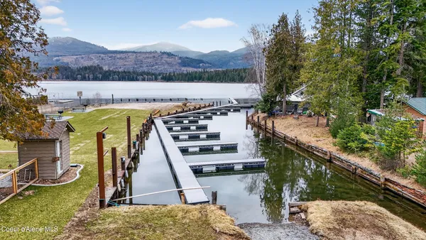 $925,000 | 33 Rebecca Lane, Nordman, ID 83848