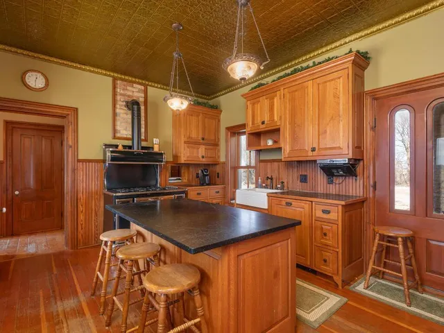 $970,000 | 13550 County Road 51, Norwood Young America, MN 55368