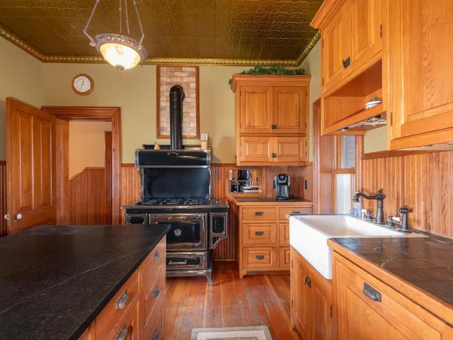 $970,000 | 13550 County Road 51, Norwood Young America, MN 55368