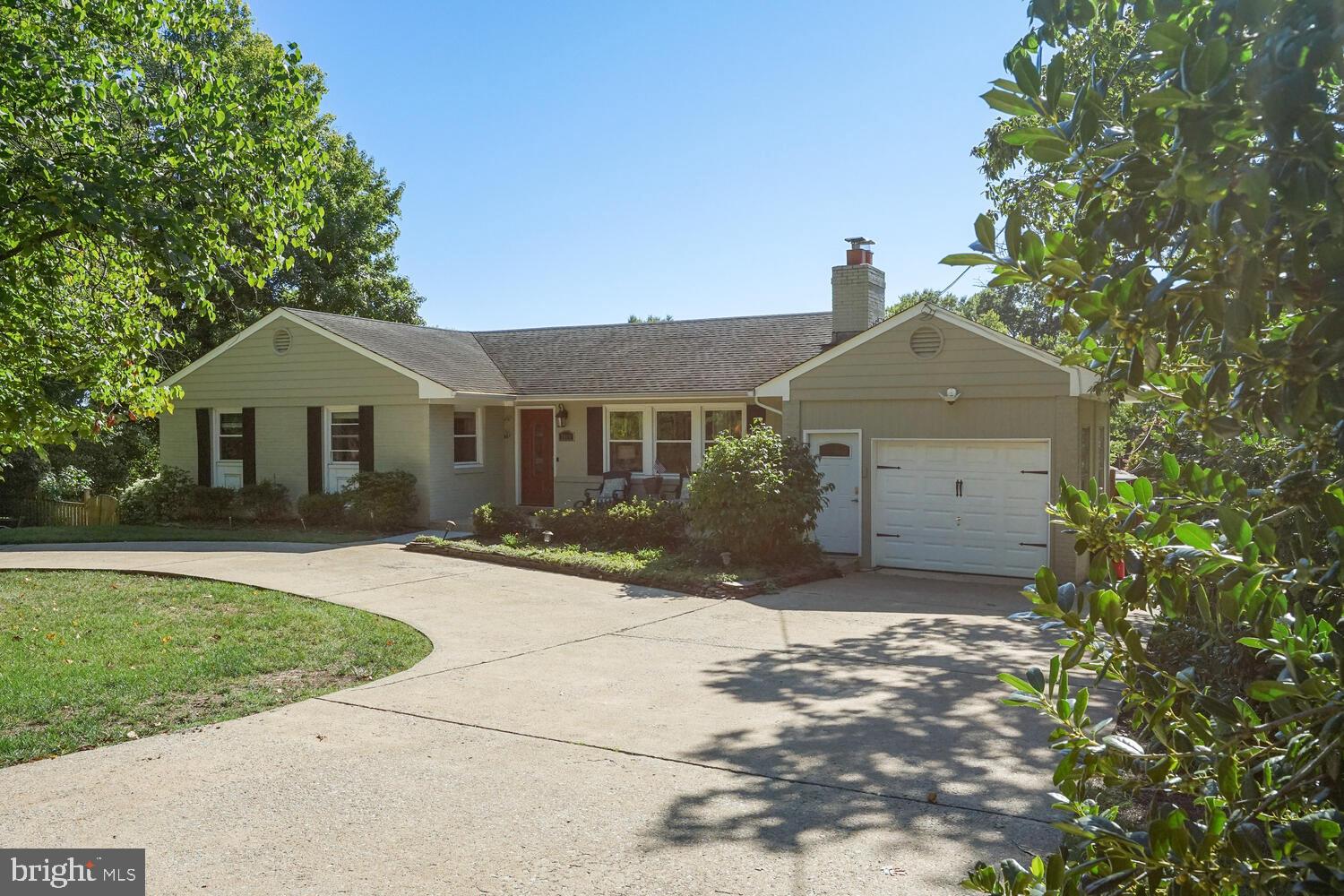 7814 Fort Hunt Road Alexandria, VA 22308 - Photo 1 of 30 Gorgeous Four Bedroom Home with Garage!