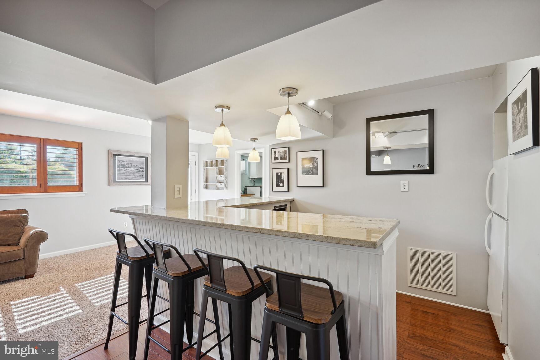 7814 Fort Hunt Road Alexandria, VA 22308 - Photo 16 of 30 Beautiful Bar