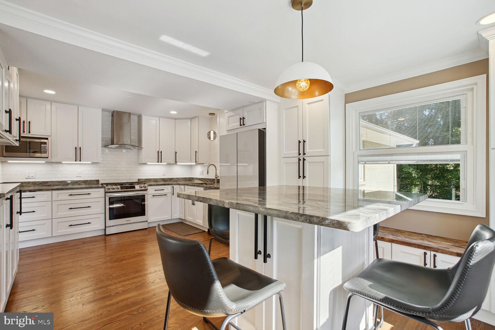 7814 Fort Hunt Road Alexandria, VA 22308 - Photo 9 of 30 Granite Counters and Table