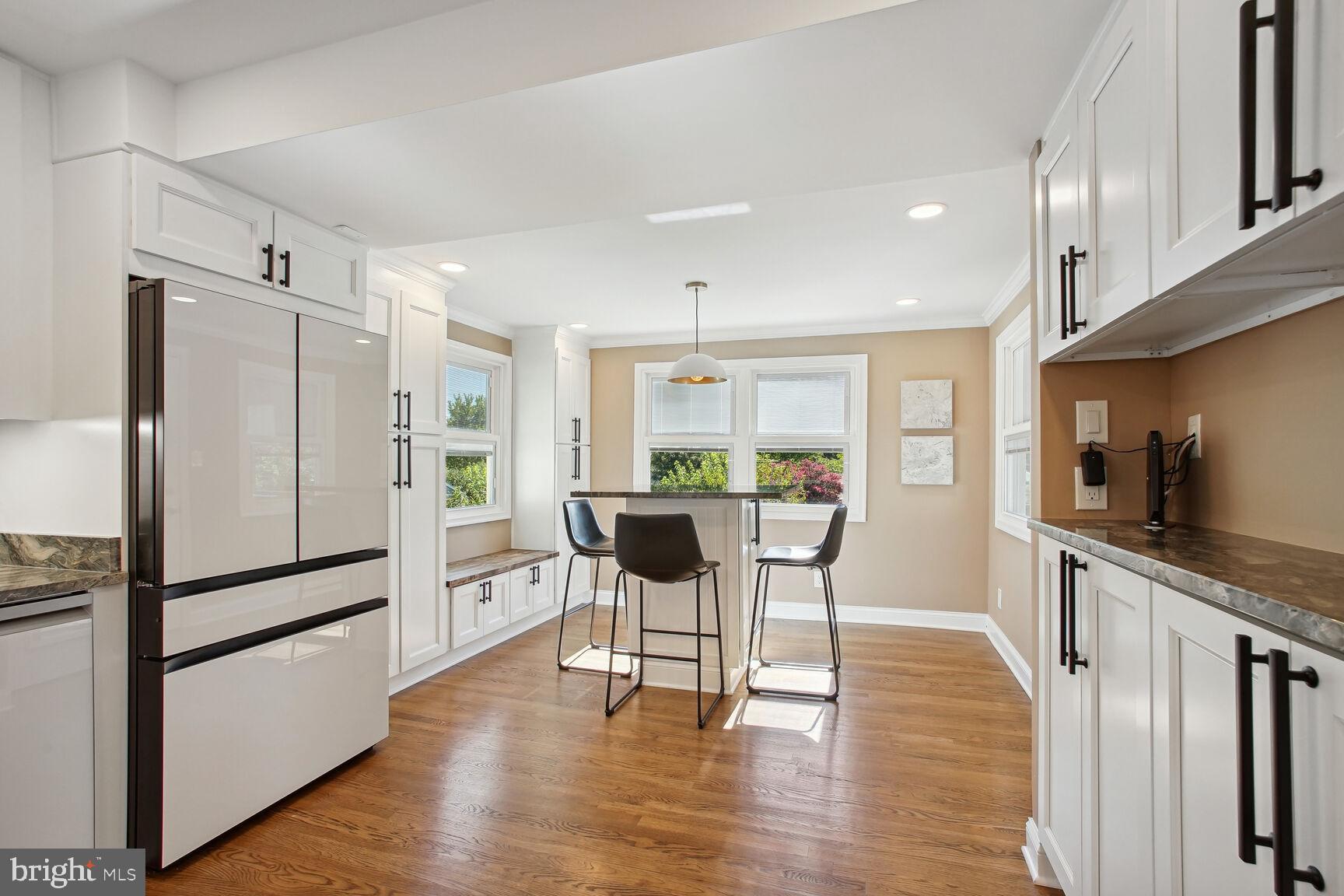 7814 Fort Hunt Road Alexandria, VA 22308 - Photo 10 of 30 Large Eat-in Area