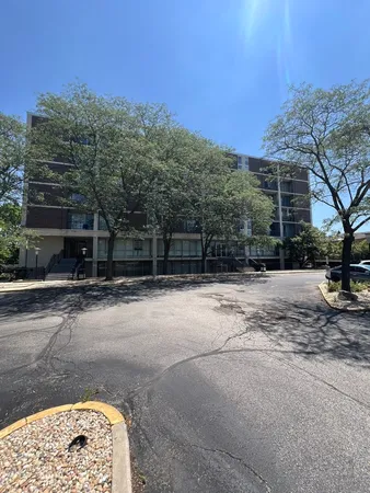 $129,000 | 1043 South York Road, Unit 202, Bensenville, IL 60106