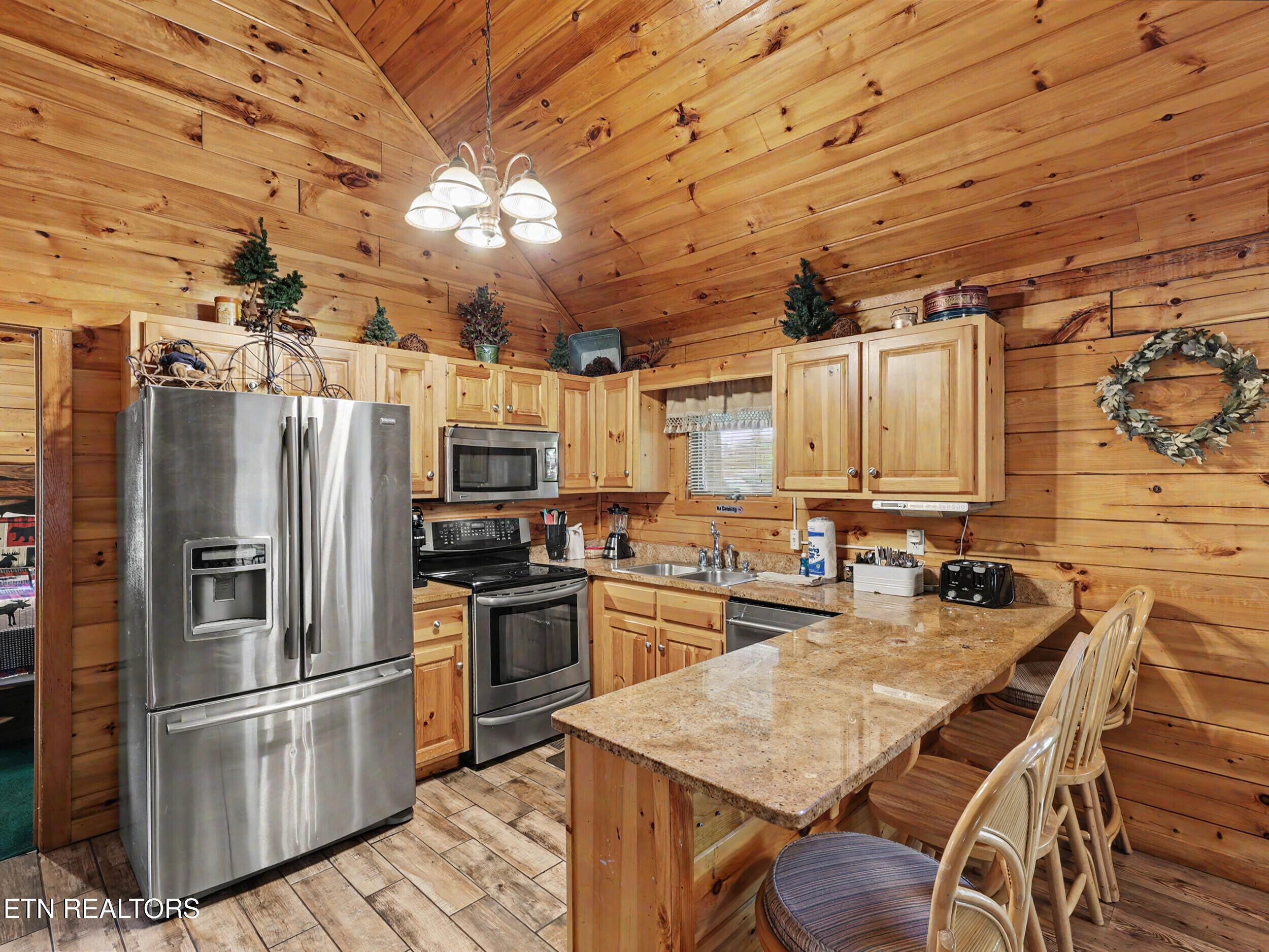 1629 Little Cabin Loop Pigeon Forge, TN 37862 - Photo 10 of 59 9_img_8558