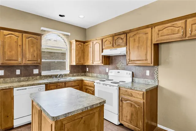 $2,000 | 1217 Foxtail Lane, Crowley, TX 76036