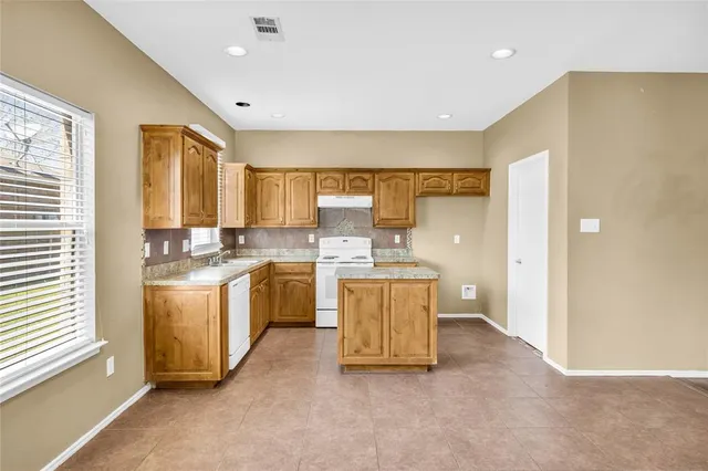 $2,000 | 1217 Foxtail Lane, Crowley, TX 76036