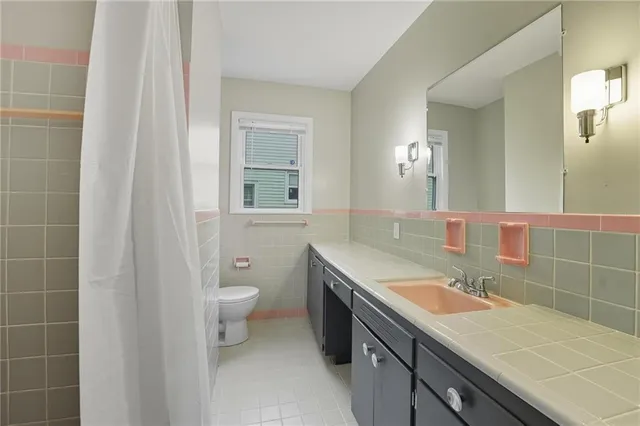 $300,000 | 7634 Charlotte Street, Kansas City, MO 64131