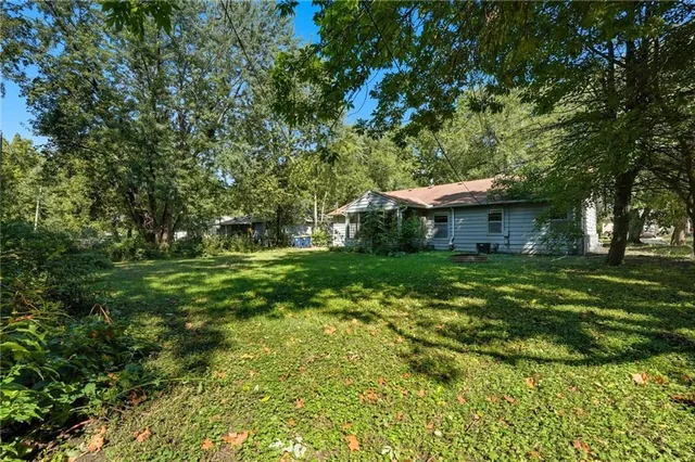 $300,000 | 7634 Charlotte Street, Kansas City, MO 64131