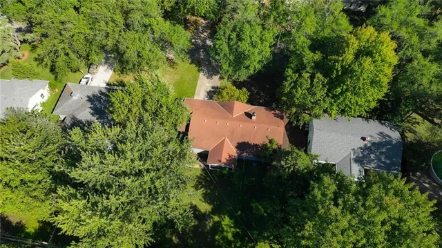 $300,000 | 7634 Charlotte Street, Kansas City, MO 64131