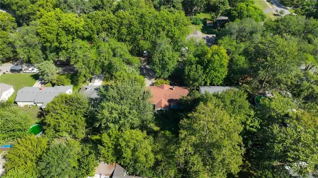 $300,000 | 7634 Charlotte Street, Kansas City, MO 64131