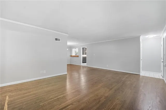 $300,000 | 7634 Charlotte Street, Kansas City, MO 64131