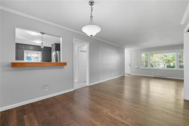 $300,000 | 7634 Charlotte Street, Kansas City, MO 64131