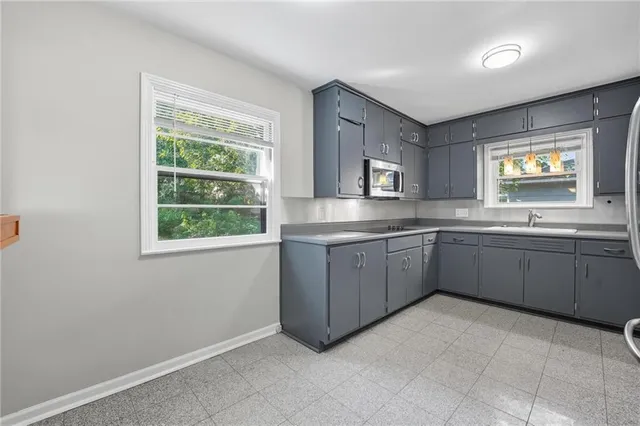 $300,000 | 7634 Charlotte Street, Kansas City, MO 64131