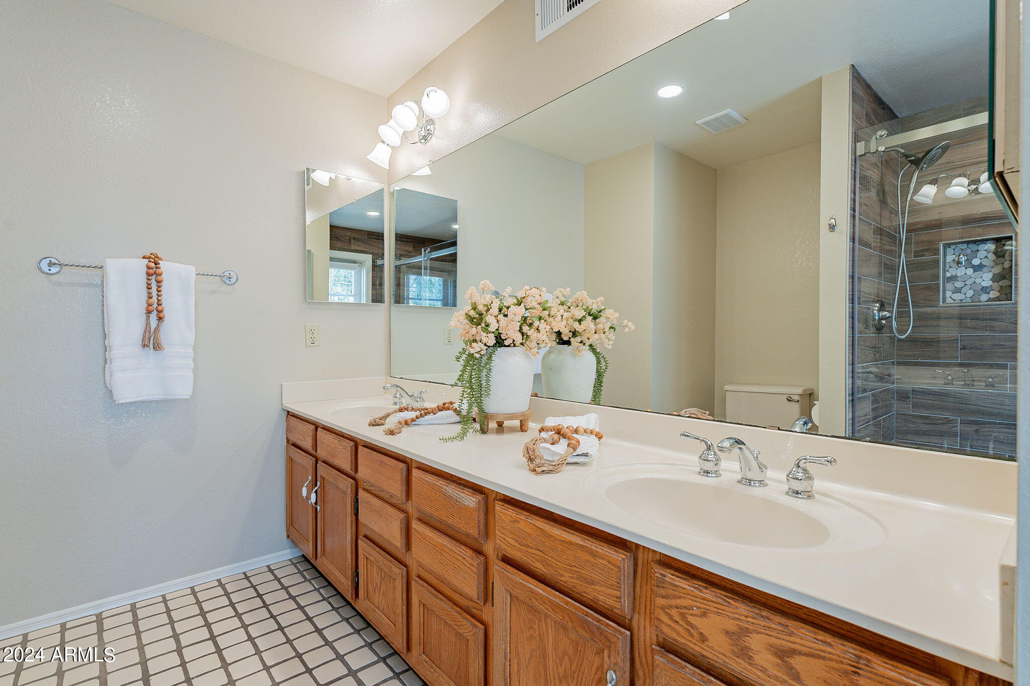 1938 East Colt Road Tempe, AZ 85284 - Photo 17 of 40 Dual Vanities