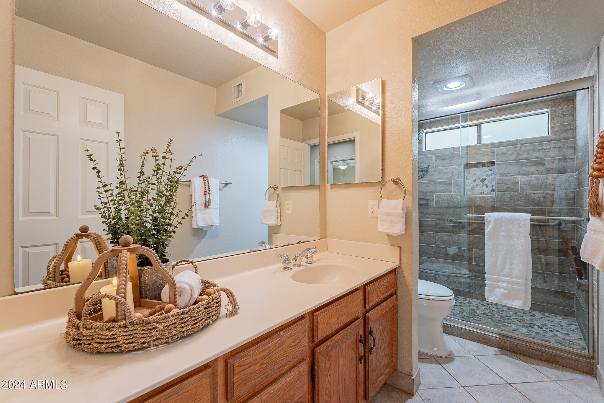 1938 East Colt Road Tempe, AZ 85284 - Photo 21 of 40 Bathroom 2