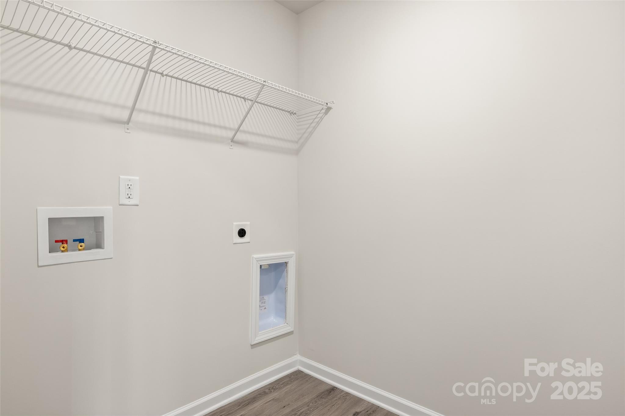314 South French Street Lancaster, SC 29720 - Photo 13 of 39 a view of a hallway with closet