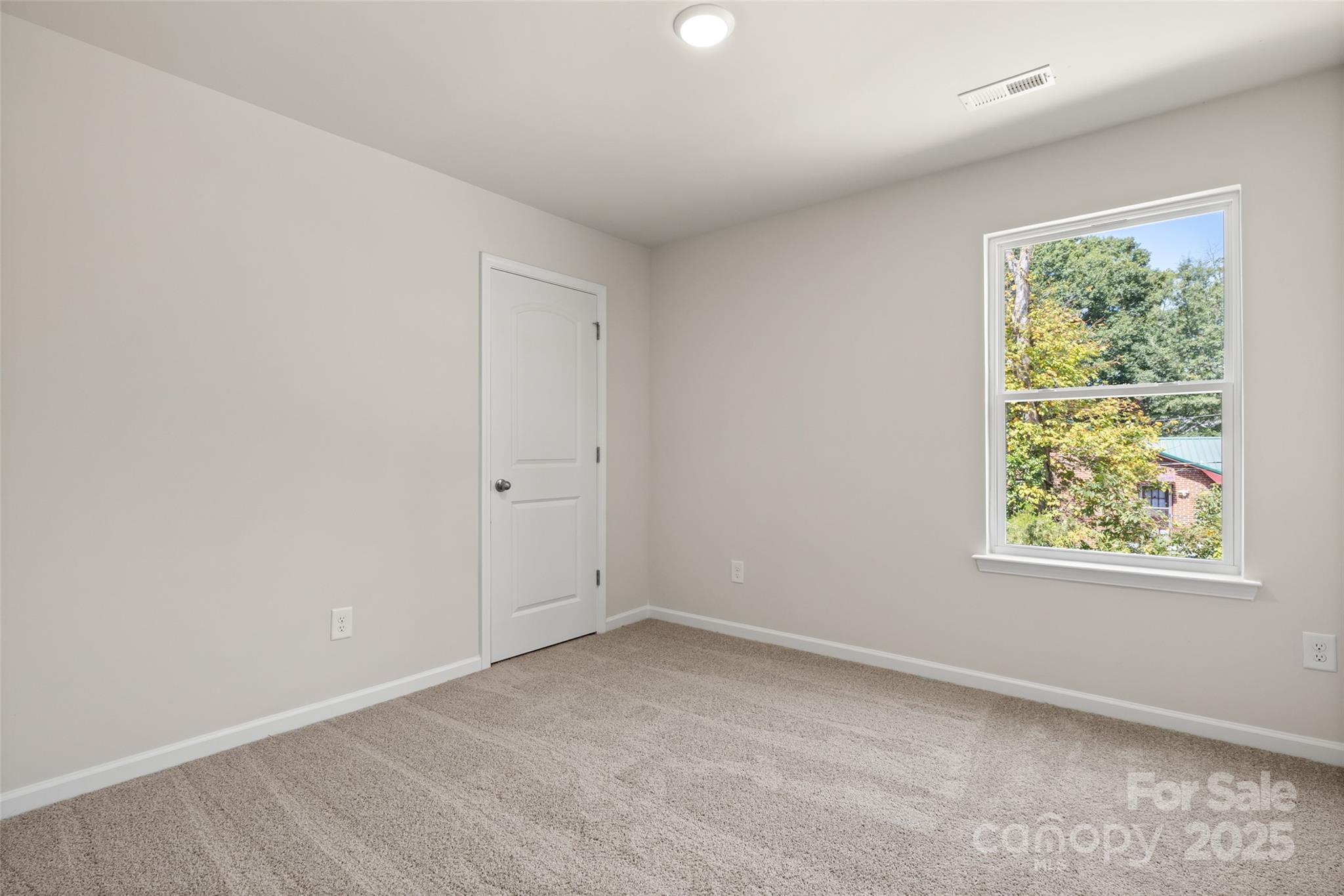 314 South French Street Lancaster, SC 29720 - Photo 22 of 39 an empty room with windows