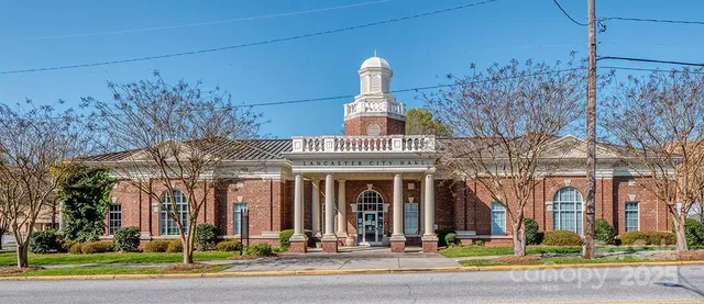 a view of a water fountain in front of a building
