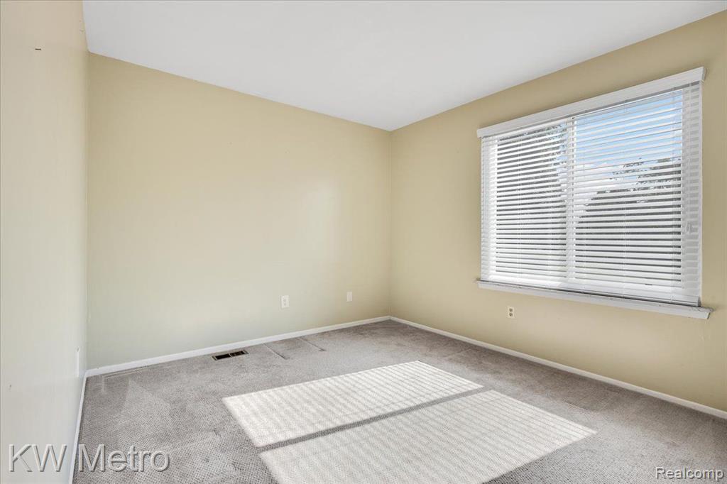 1411 Deerhurst Court Rochester Hills, MI 48307 - Photo 17 of 48