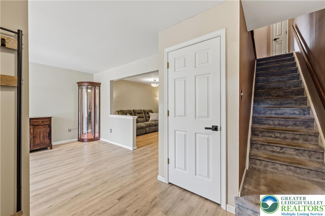 309 Hill Road Whitehall, PA 18052 - Photo 7 of 31