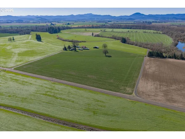 a black and white photo of a room