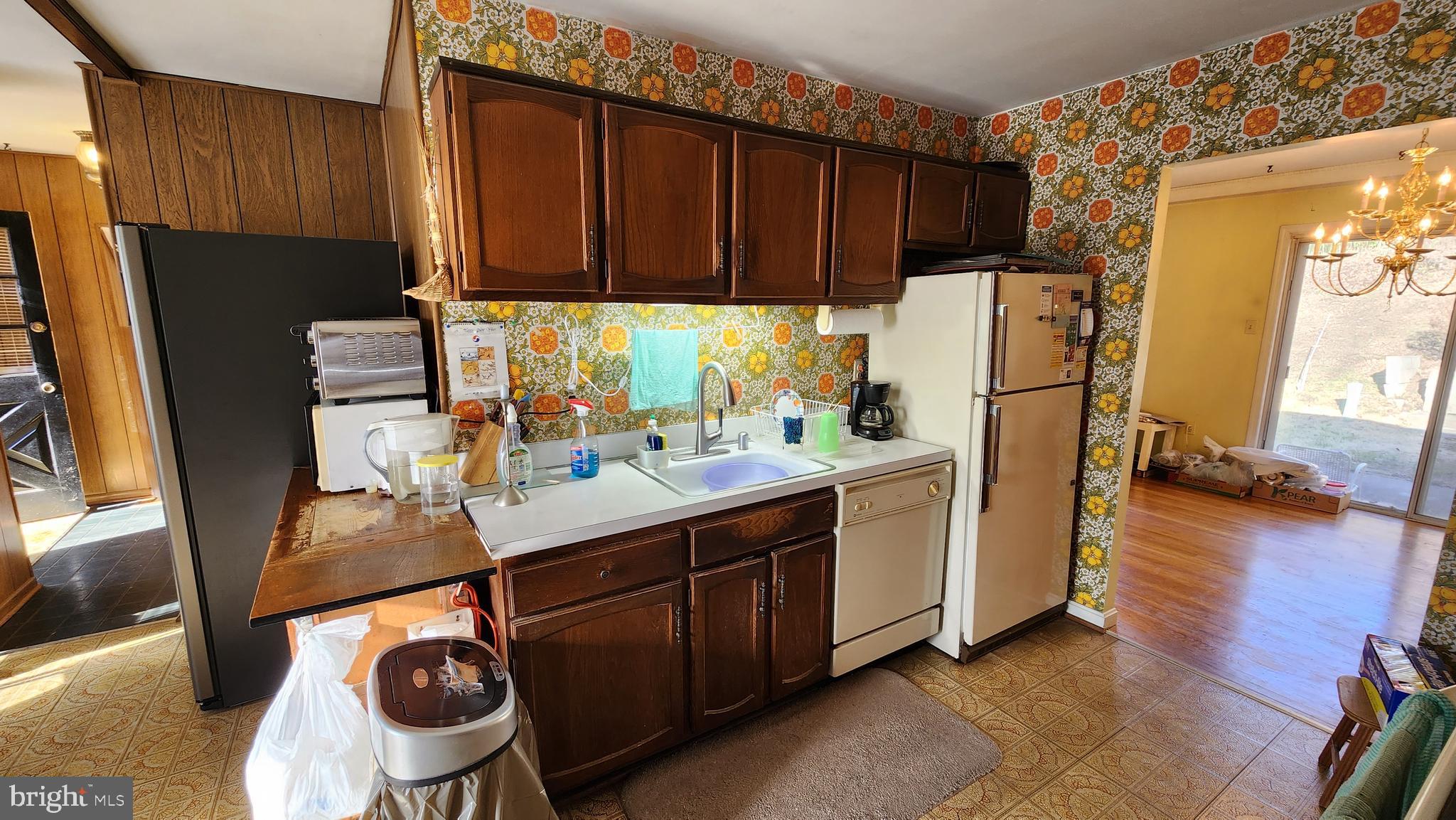 6437 Alloway Court Springfield, VA 22152 - Photo 3 of 56