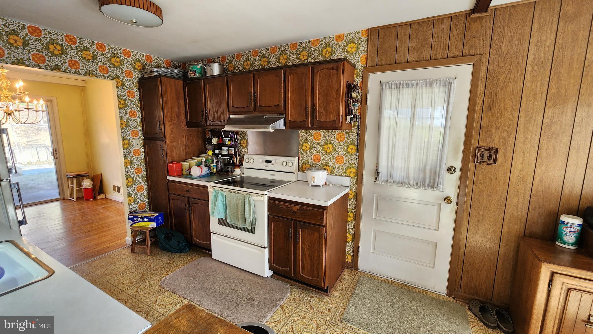 6437 Alloway Court Springfield, VA 22152 - Photo 6 of 56