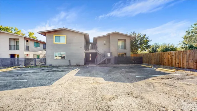 a view of a house with backyard and trees