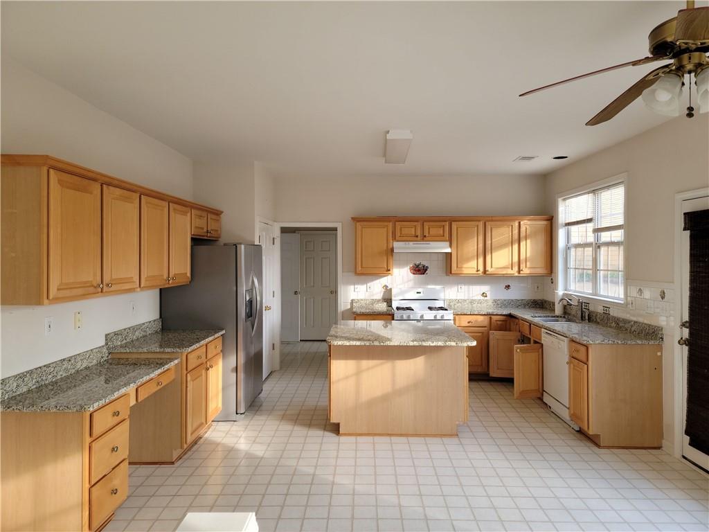 5072 Raventhorpe Court Northwest Suwanee, GA 30024 - Photo 11 of 36