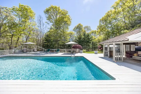 11 Sandown Court, Wainscott, NY 11975