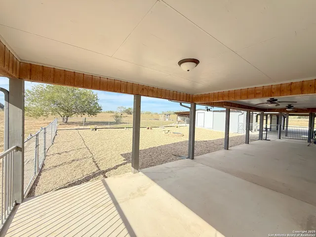 $797,000 | 1185 County Road 7718, Devine, TX 78016
