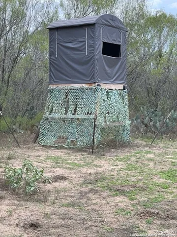 $797,000 | 1185 County Road 7718, Devine, TX 78016